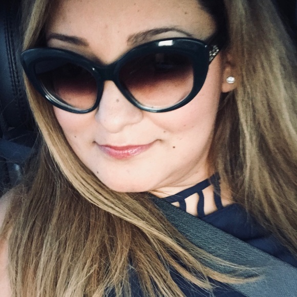 Meet your Posher, Cristina - Picture 1 of 1